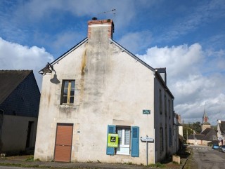 Houses for sale - 5 rooms - 113 m2 - FORGES DE LANOUEE - (56120), 116,000.00 €, Morbihan, Morbihan, 56120